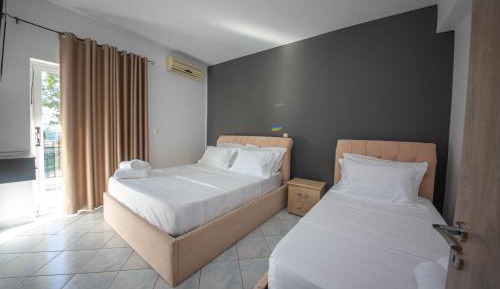 Two-Bedroom Family Room with Balcony and Sea View (4 adults)