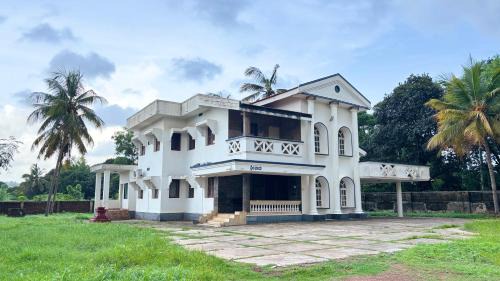 Villa with Garden View