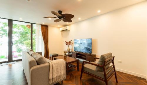 Three-Bedroom Apartment with Balcony