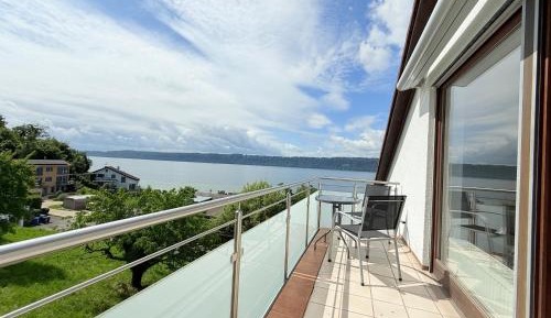 Apartment with Lake View