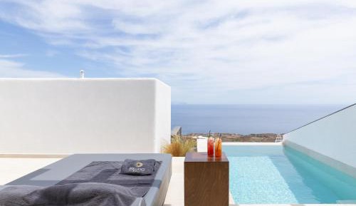 Deluxe Suite with Private Infinity Pool and Sea View