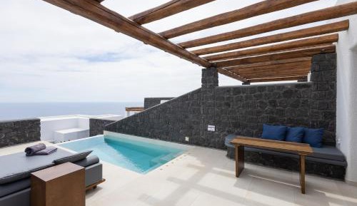 Junior Suite with Infinity Pool and Sea View