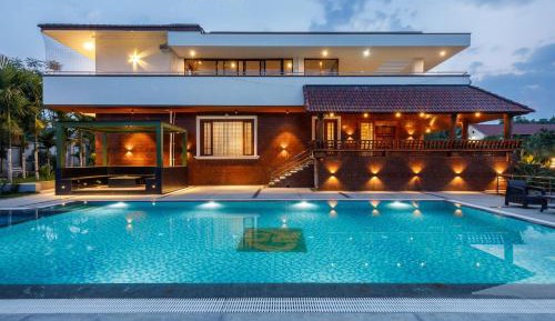 Six-Bedroom Villa 
