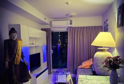 One-Bedroom Apartment with Sea View and Balcony