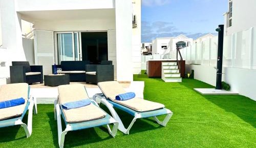 Apartment with Pool View 