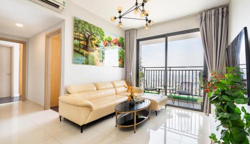 Three-Bedroom Apartment with Balcony