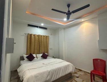 Four-Bedroom Apartment with Balcony 