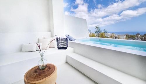Suite with Hot Tub
