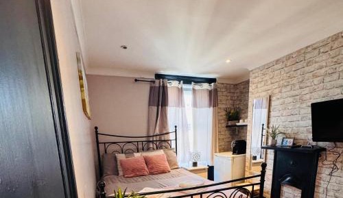 Double Room with Shared Bathroom