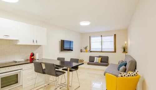 Two-Bedroom Apartment with Mountain View