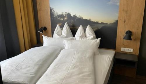 Deluxe Double Room with Extra Bed
