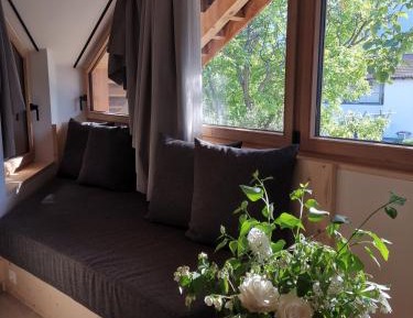 Apartment with Mountain View