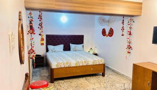 Standard Queen Room