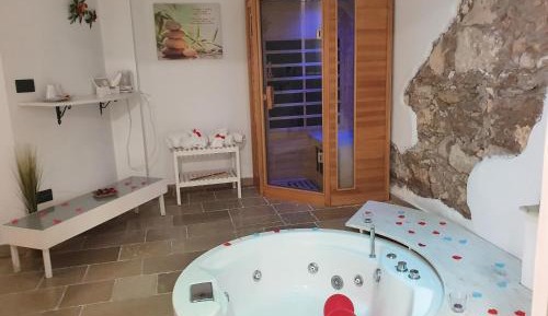 Suite with Hot Tub