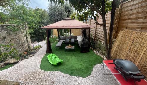 Three-Bedroom Holiday Home 