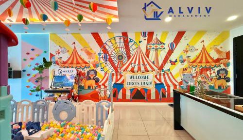 Cheerful Circus Theme Three-Bedroom Apartment with Kids Playground