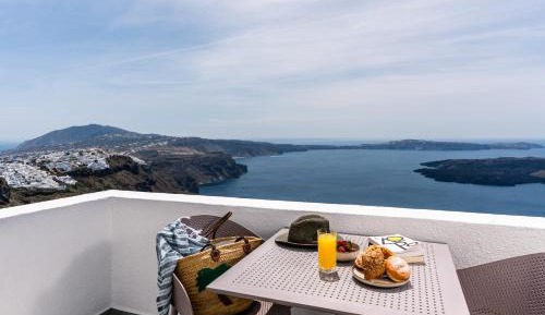 Deluxe Suite with Caldera View