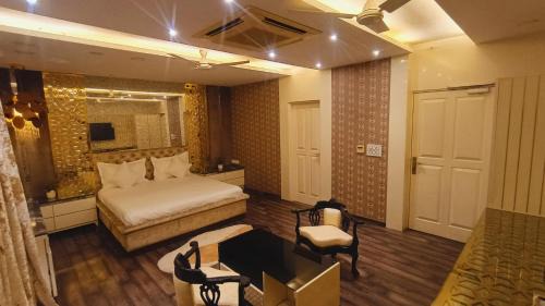Deluxe King Suite