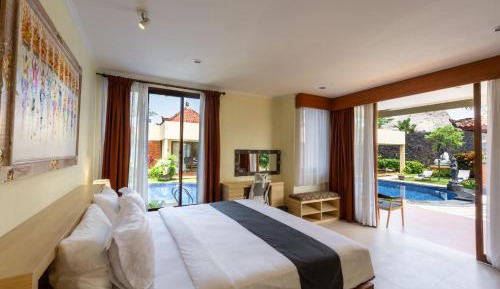 Suite with Pool View