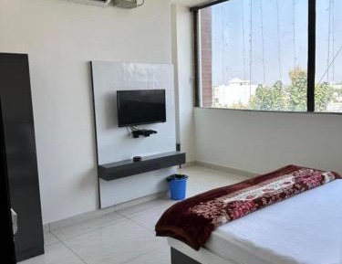 Deluxe Double Room (2 Adults + 1 Child)