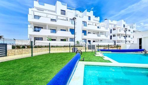 Apartment with Pool View 