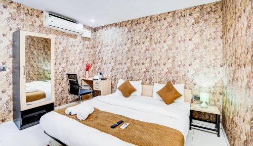 Deluxe Queen Room