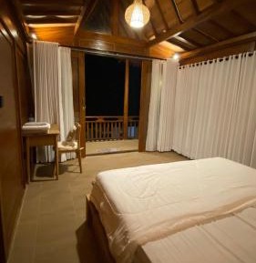 Deluxe Double Room (2 Adults + 1 Child)