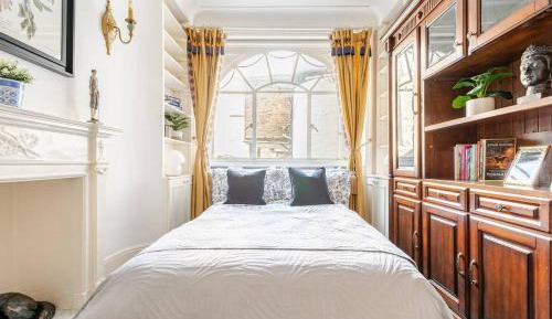 One-Bedroom Deluxe Apartment