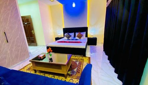 Deluxe Family Room