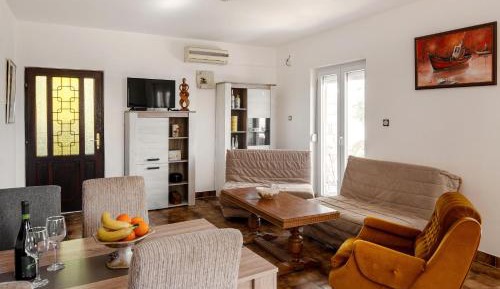 One-Bedroom Apartment with Terrace