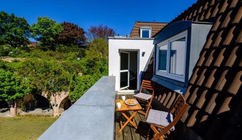 One-Bedroom Apartment with Balcony