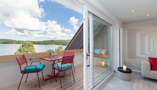 Apartment with Lake View