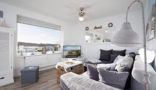 Apartment with Lake View