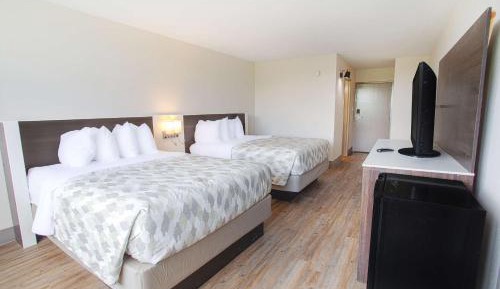 Queen Room with Two Queen Beds - Non-Smoking