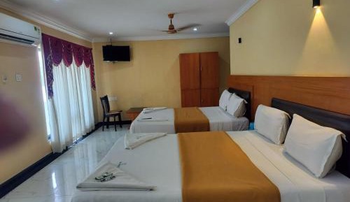 Deluxe Family Room