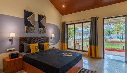 Deluxe Double Room with Patio and Garden View