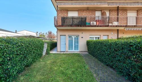 Apartment with Garden View