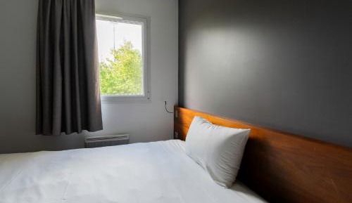 Family Room with One Queen Bed and One Bunk Bed - Non-Smoking