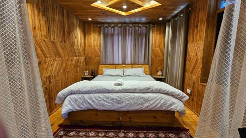 King Room with Mountain View