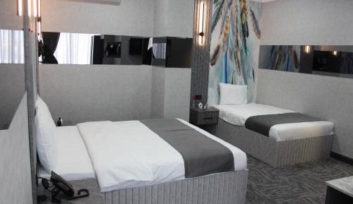 Deluxe Family Room