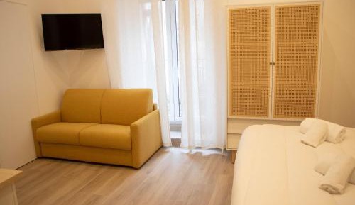One-Bedroom Deluxe Apartment