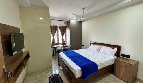 Standard Queen Room