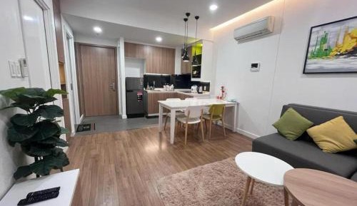 One-Bedroom Apartment with City View