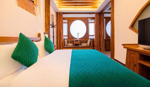 Deluxe Double Room with Bath