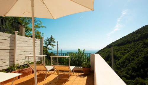 Apartment with Terrace and Sea View