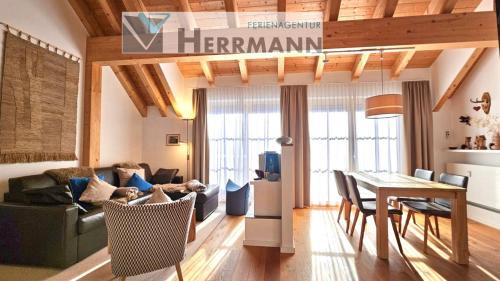 Apartment with Mountain View