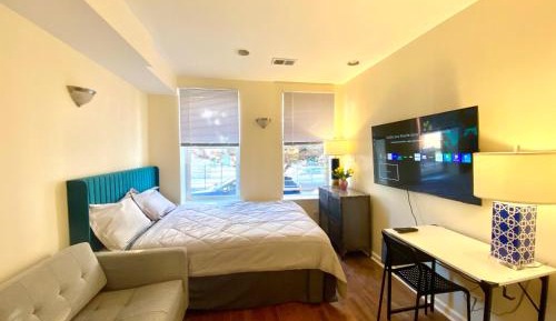 Deluxe Queen Suite