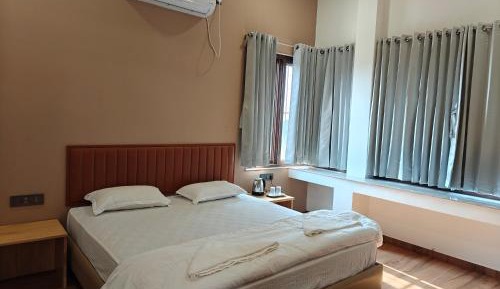 Deluxe Double or Twin Room with Mountain View