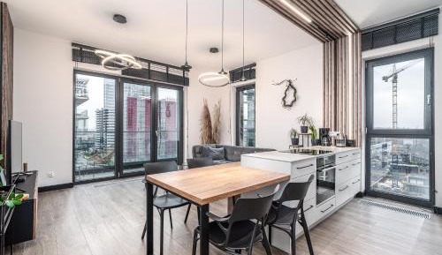 Two-Bedroom Deluxe Apartment with Balcony