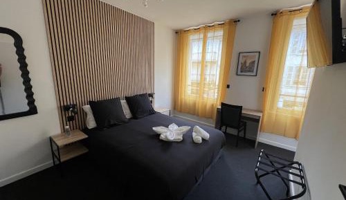 Deluxe Queen Room